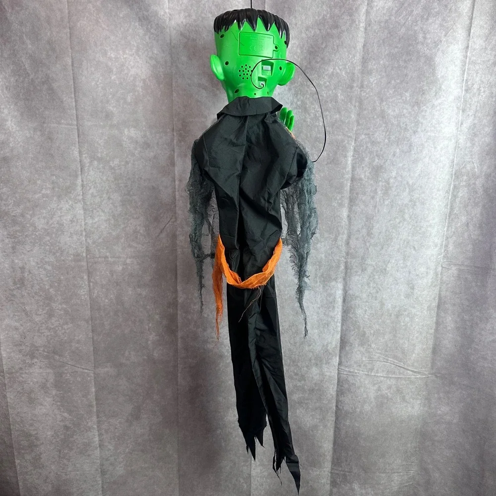 Hyde and Eek! Boutique please see